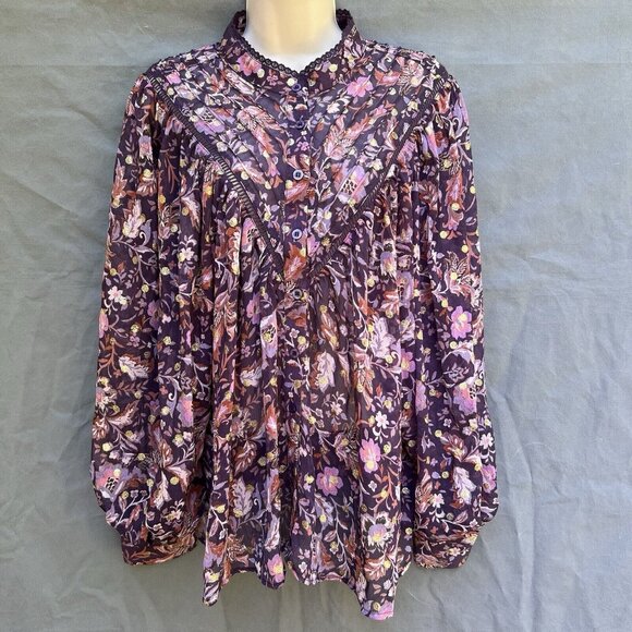 Olivaceous Tops - Olivaceous Size L Muted Purple Floral Gold Lace Shirt Pleated Flowy Romantic Top